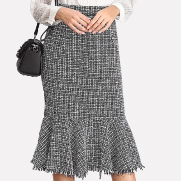 Banana Republic Dresses & Skirts - Wool Banana Republic Tweed Trumpet Pencil Skirt